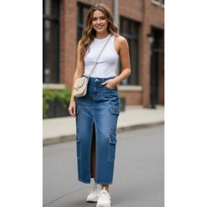 American Eagle Low Rise Denim Cargo Maxi Skirt Medium Wash Size 0 Distressed Hem